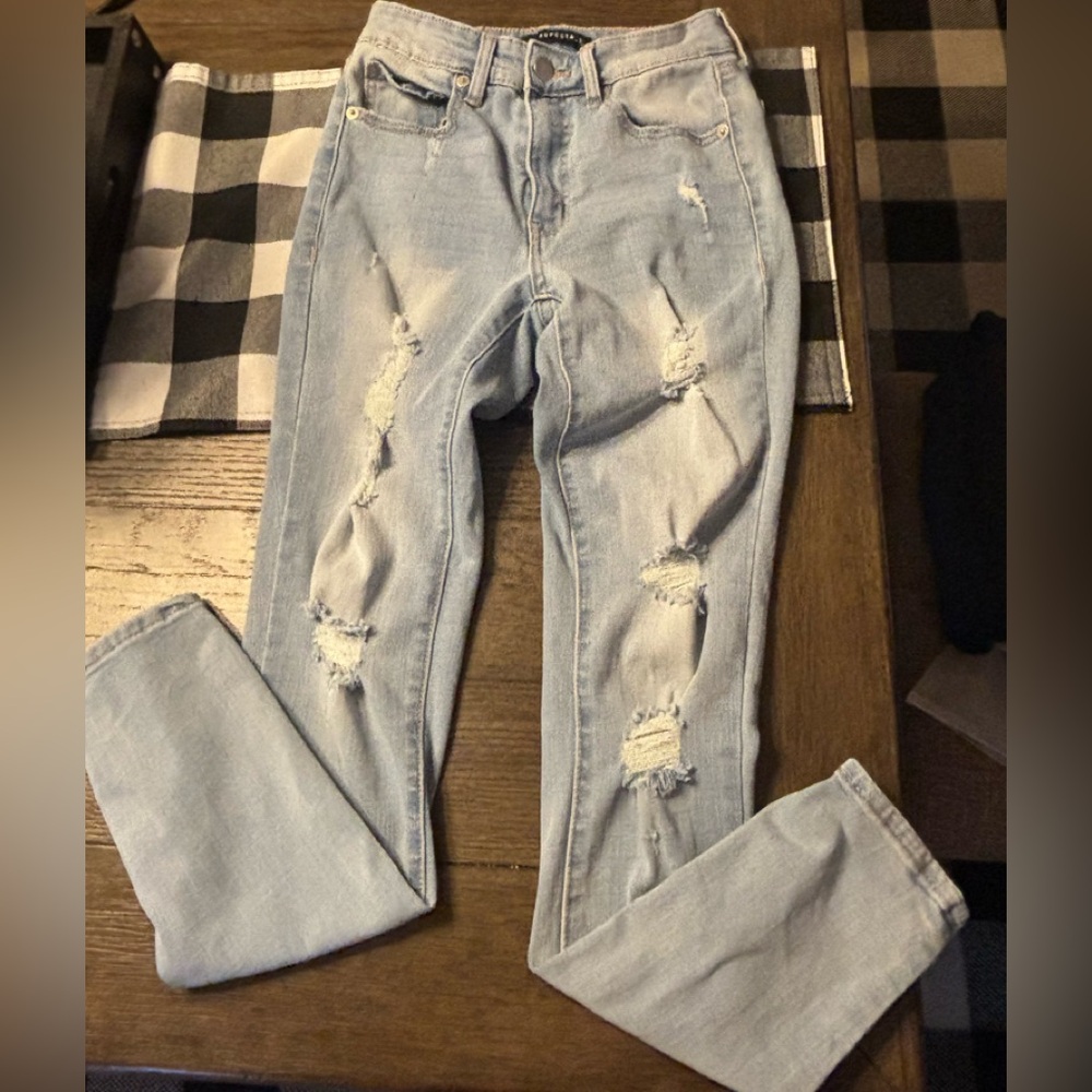 Aeropostale ripped jeans.  Excellent condition